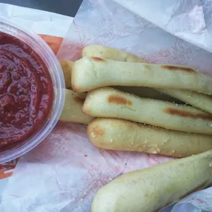8 Piece Crazy Bread W/Crazy Sauce