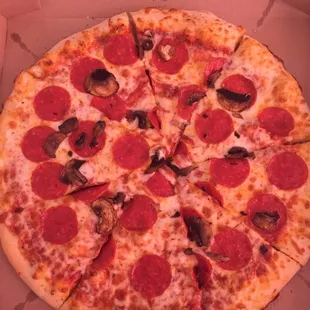Does this look like a pepperoni mushroom pizza or Picasso's perplexed work of art that absolutely makes no sense?