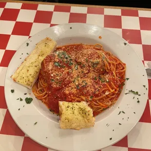 Spaghetti Mamma Pasta Dinner with meatballs