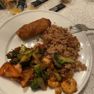 Egg roll, fried rice, chicken and broccoli, shrimp and vegetables