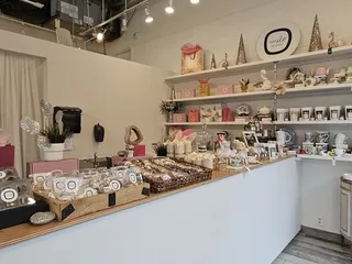Mmelo Confections