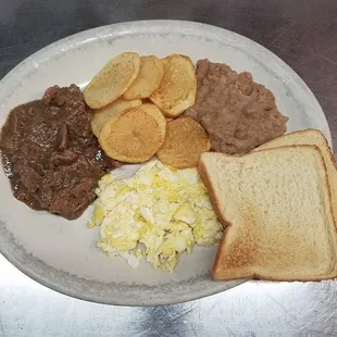 Carne guisada breakfast plate