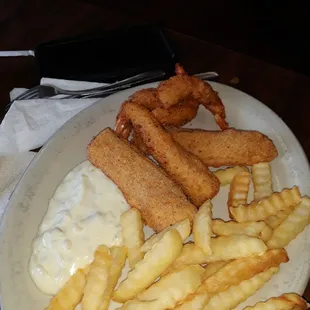 Pollock fish fingers &amp; shrimp with crinkle fries!!