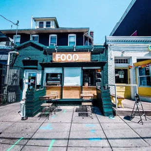 the outside of a food store