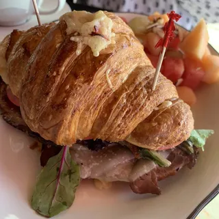 Black Angus Croissandwich
