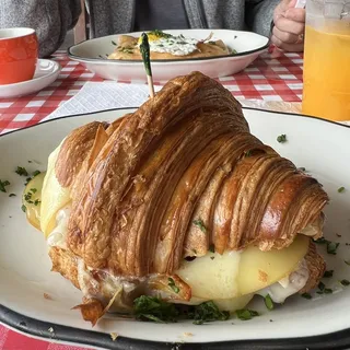4-Cheese Melt Croissandwich