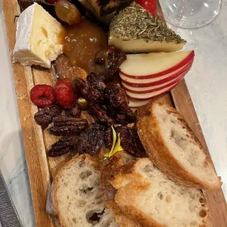 Cheese board 4 cheeses