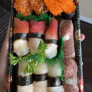 Ikura Sushi tobiko sushi Surf Clam Sushi Scallop Sushi Seared Pepper Tuna Sushi @houstonareyouhungry on insta