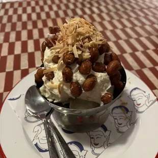 Stick rice sundae with salted nuts