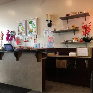 Very clean / updated decor. Lunch buffet still busy @ 1:30.