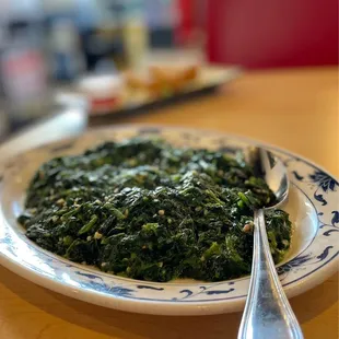 a plate of spinach on a table