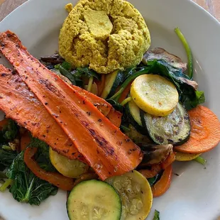 Carrot bacon grilled vegetables in tofu scramble
