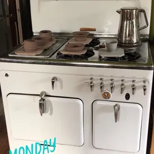 A charming vintage stove. One of the many details to discover in the Little House.