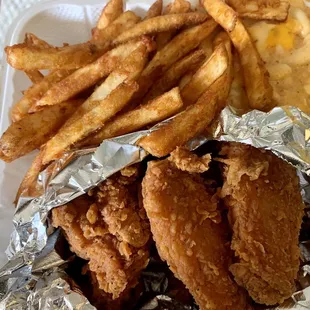 Fried Wings Meal with fries and Mac and Cheese