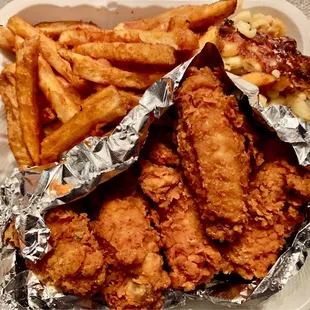 Fried Wings Meal with Mac and Cheese and fries