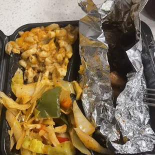Look at all of the red spice on the cabbage, and throughout the mac &amp; cheese.