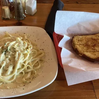 Fettuccine with Creamy Alfredo Sauce