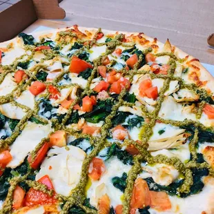 Chicken pesto pizza