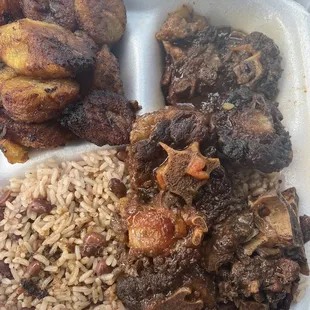 Large oxtail with 2 sides