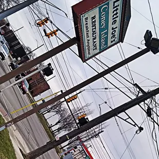 a view of a street corner