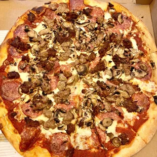 Chorizo added to Joe's Special (sausage, mushroom, salami)