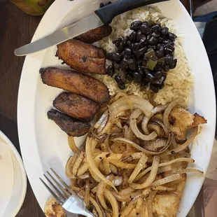 Chicken with onions, plantains, black beans &amp; rice