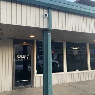 For anyone else whose confused this is what the entrance looks like