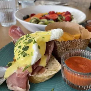 a ham and eggs benedict on a bun