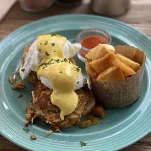 Crab cakes Benedict with Belgian potates