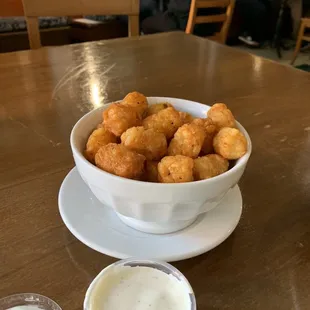 Crispy tater tots with ranch dressing