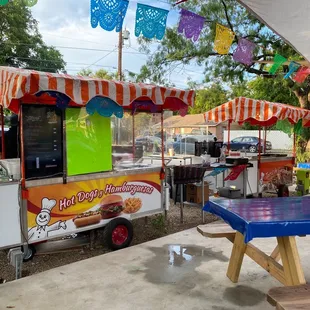 Hot dog / hamburger stands