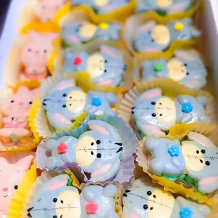 Pooh Bear Inspired Macarons