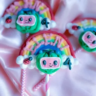 Cocomelon meringue pops