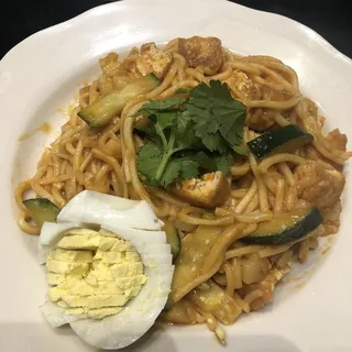 Yellow Noodle with Potato and Tofu (Vegan)