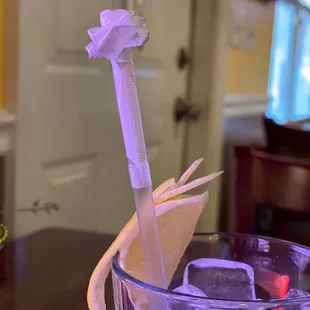 a glass of ice