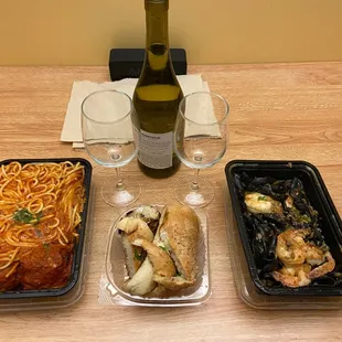 Nonni &apos;s Spaghetti &amp; Meatballs, Little Nonna&apos;s Garlic Bread, Campanelle Nero