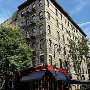 The exterior of the building. FRIENDS!!!