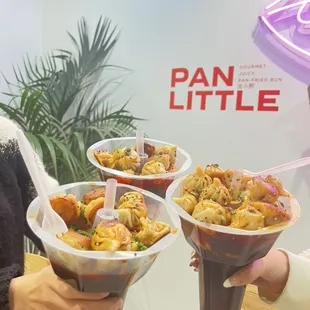 A Cup of Mini Angus Beef Pan--Fried Bun in Chili Sauce（15 Counts with Soymilk or Soda）
麻辣拇指生煎杯 $21.99