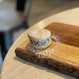ig: @whatsviveating  |  alfajor de maicena