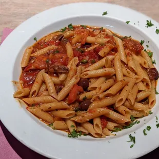 a plate of pasta and vegetables