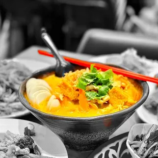 Curry Noodle Soup | @whaevaeats