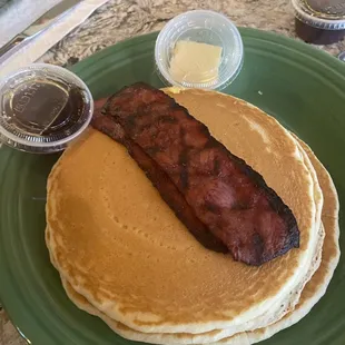 3 pancakes w/ turkey sausage
