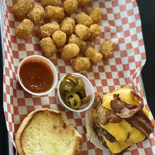 RO BURGER W/ TOTS