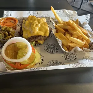 Ro&apos;s burger is amazing!