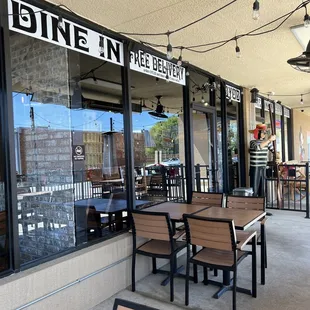 Service was excellent.  Brandon was quick, efficient and polite.  Good was very good.  I will be back.