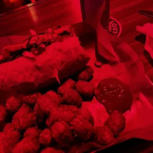 Seitan cheesesteak with tots