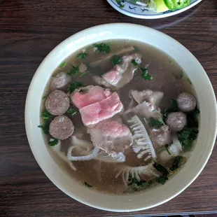 Deluxe Pho