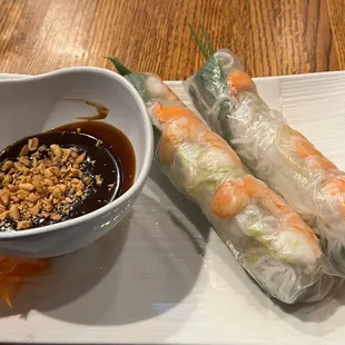 Summer rolls with shrimp and a delicious minty dipping sauce