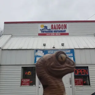Bob the Raptor says &quot;This place is small but  amazing!&quot;