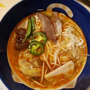 #26 Bun Bo Hue to-go || IG: @misspiggyeats